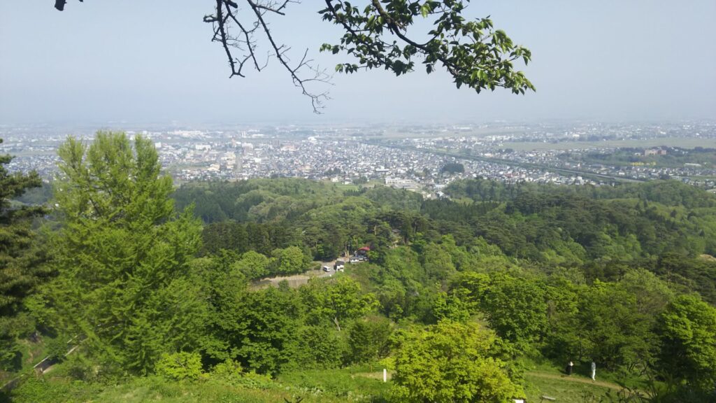 春日山城の頂上からの景色