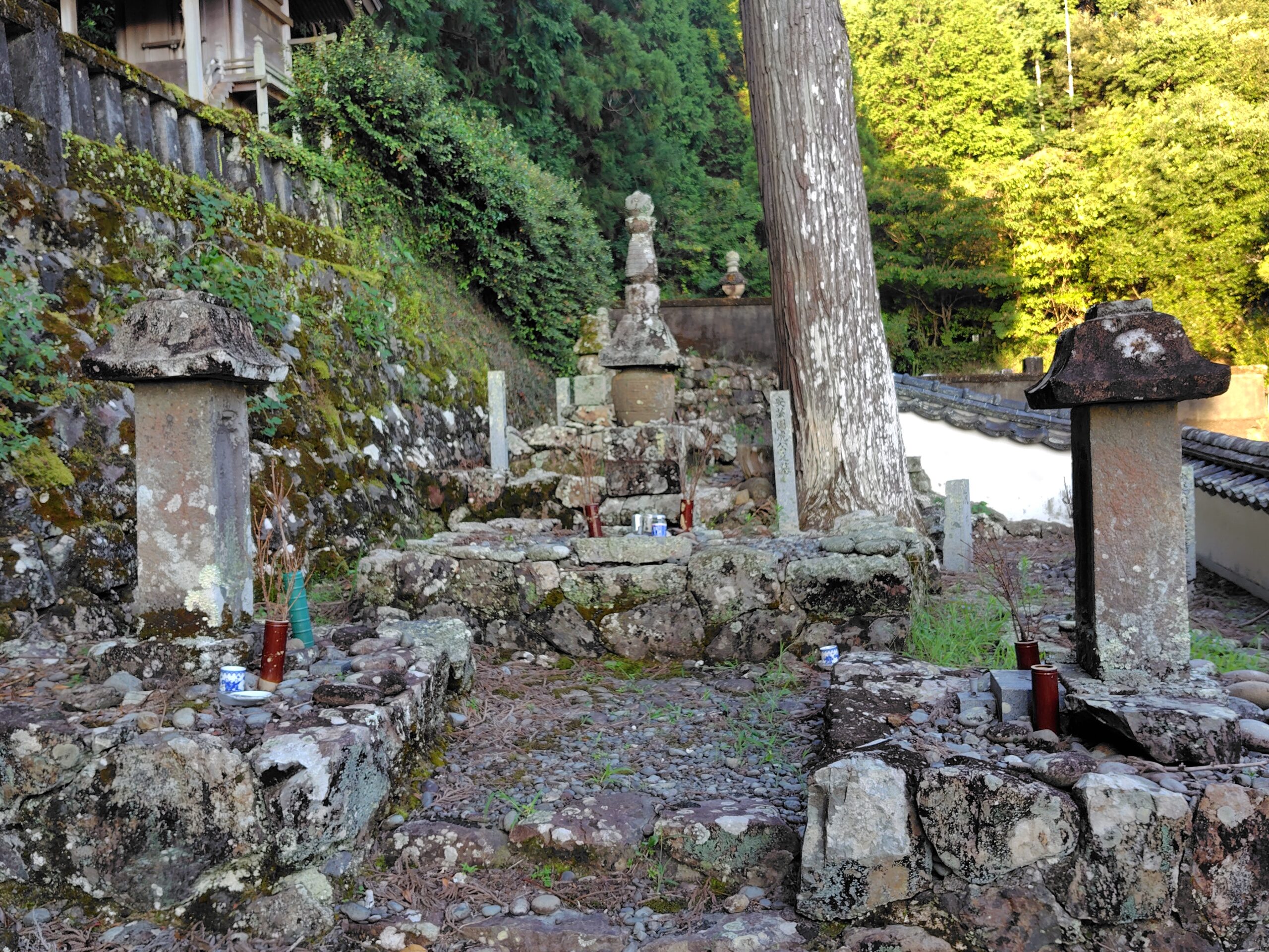 安芸国虎 ／ 黒岩越前守 ／ 有沢岩見守 の墓（高知県） | いるかも