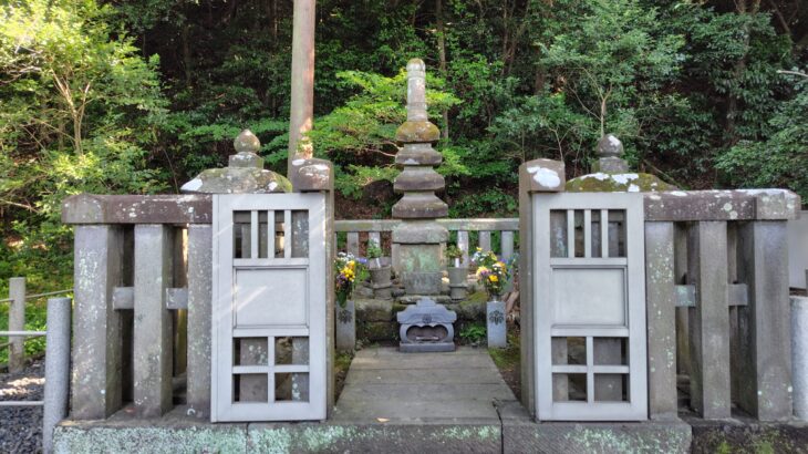 源頼朝の墓（神奈川県）